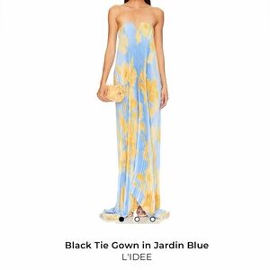 stunning L’IDEE dress - fits amazing and is so flattering.